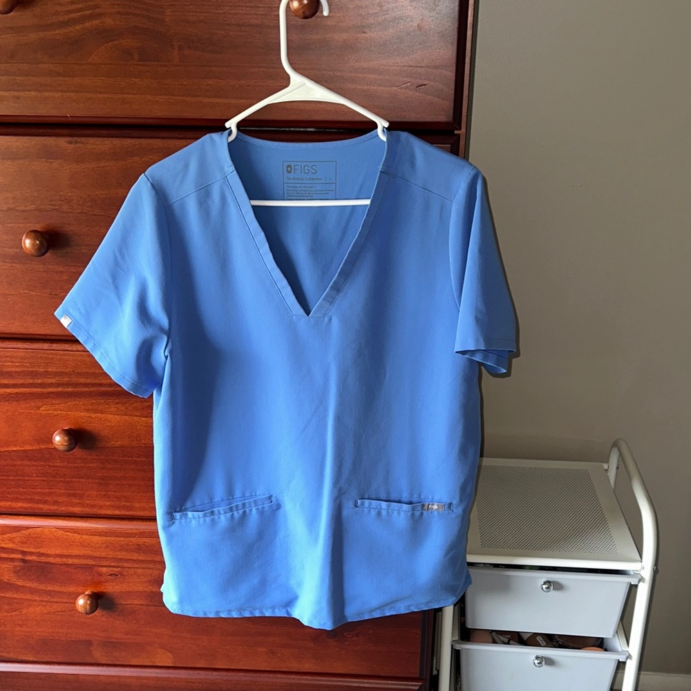 Figs Short Sleeve V-Neck Scrub Top in Periwinkle Blue